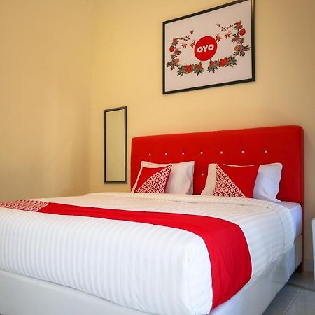 Oyo 2202 Delima Guest House Syariah Padang  Exterior foto